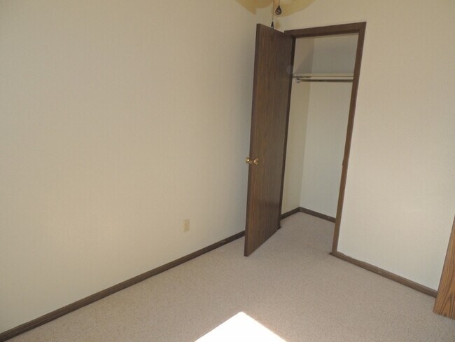 Foto del edificio - $995 | 2 Bedroom, 1 Bathroom Apartment | Cat Friendly | Available for August 1st, 2026 Move In!
