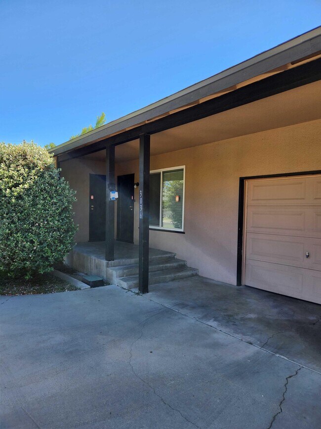 Foto del edificio - 3036 E Princeton Ave