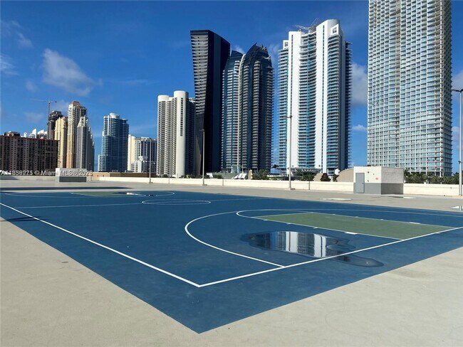 Foto del edificio - 16919 N Bay Rd