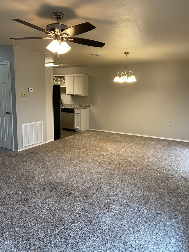 Building Photo - 3109 W 2nd Ct