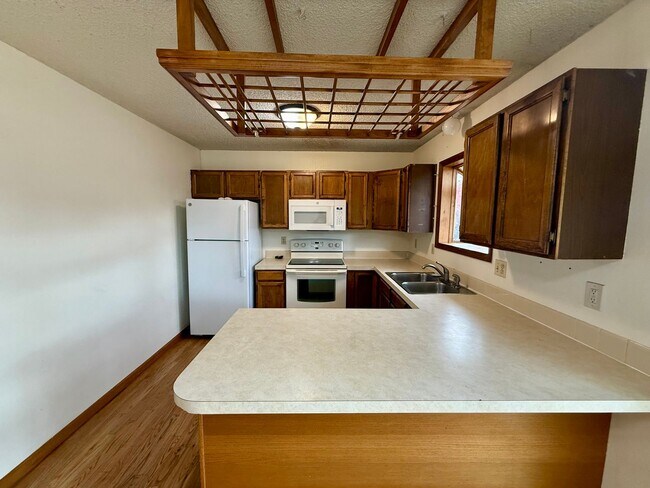 Building Photo - Large 4 Bedroom/2 Bath Bi-Level Home with attached 2 Car Garage in North Loveland