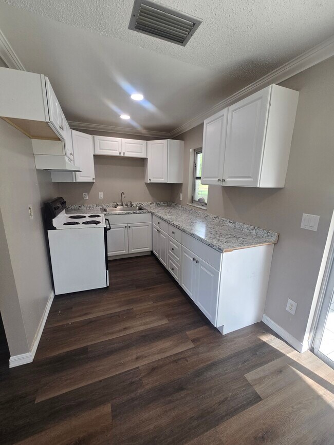 Foto del edificio - 12470 Prescott St
