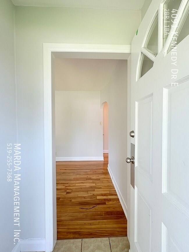 Building Photo - CHARMING 2-BEDROOM/1-BATH HOME IN ROSELAND...