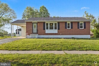 Building Photo - 102 Courtney Dr