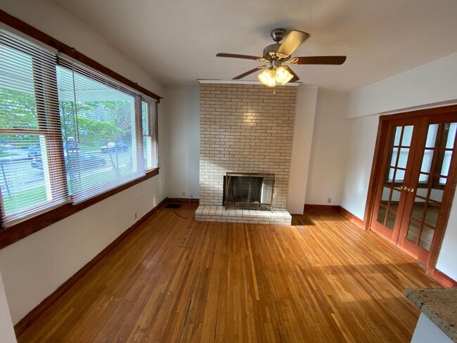 Foto del edificio - 2205 Waldeck Ave