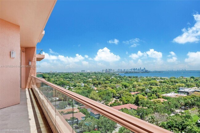 Foto del edificio - 60 Edgewater Dr