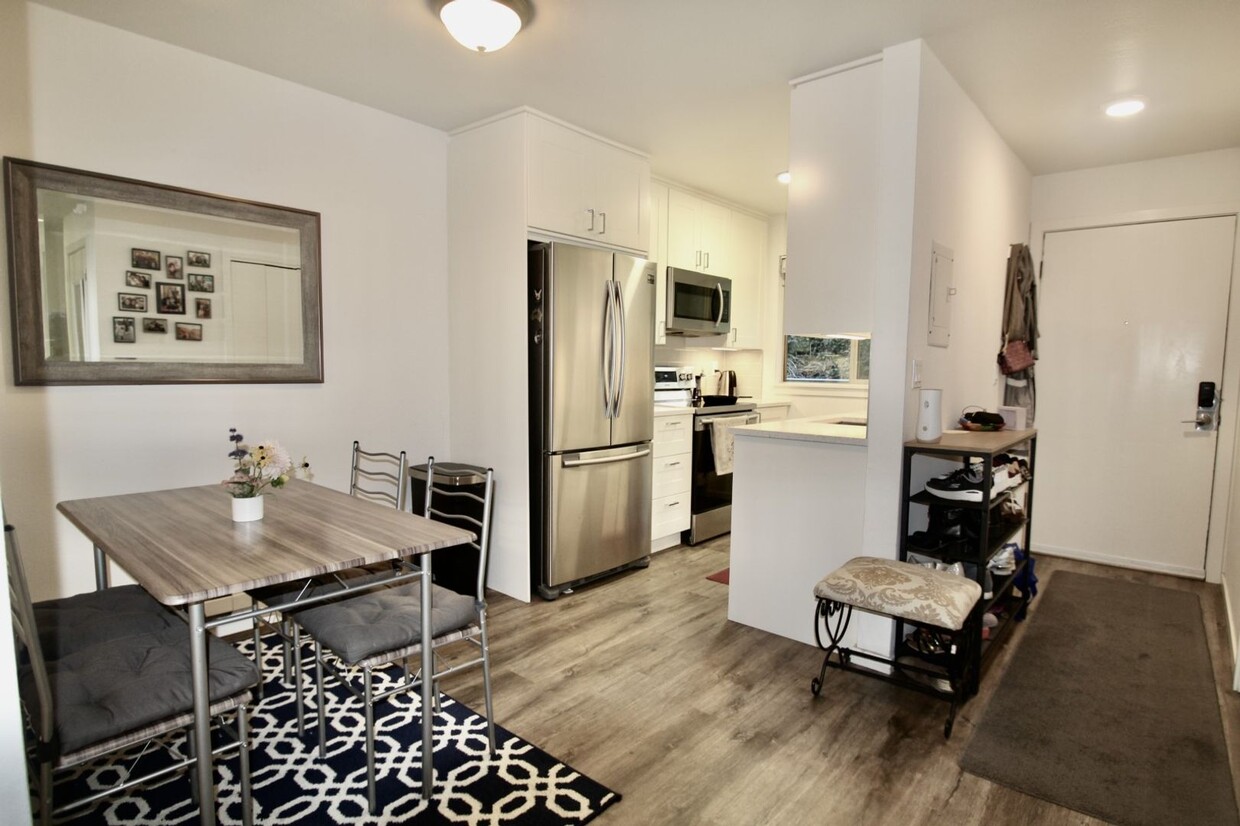 Primary Photo - Stunning Two-Bedroom Condo in Prime West S...