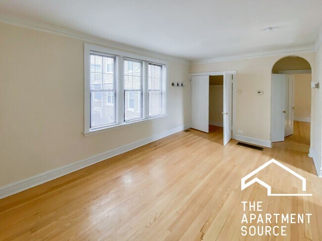 Foto del edificio - 3620 N Marshfield Ave