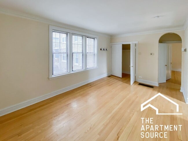 Building Photo - 3620 N Marshfield Ave