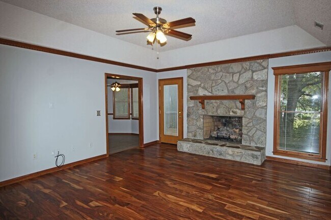 Foto del edificio - 108 Wagoncreek Dr