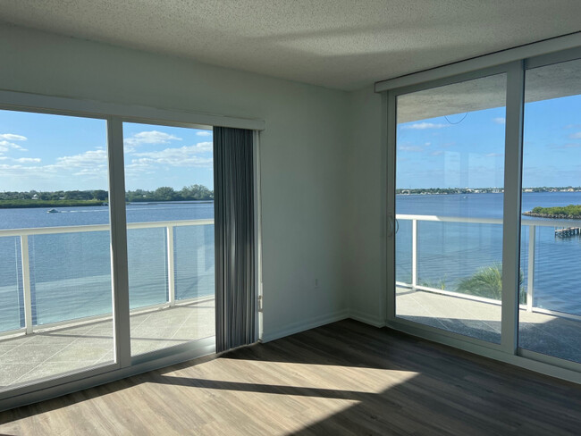 Building Photo - 2560 S Ocean Blvd