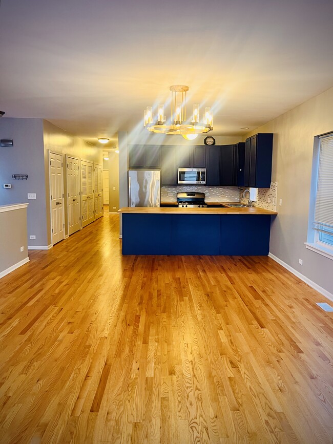 Building Photo - 1900 N Laramie Ave