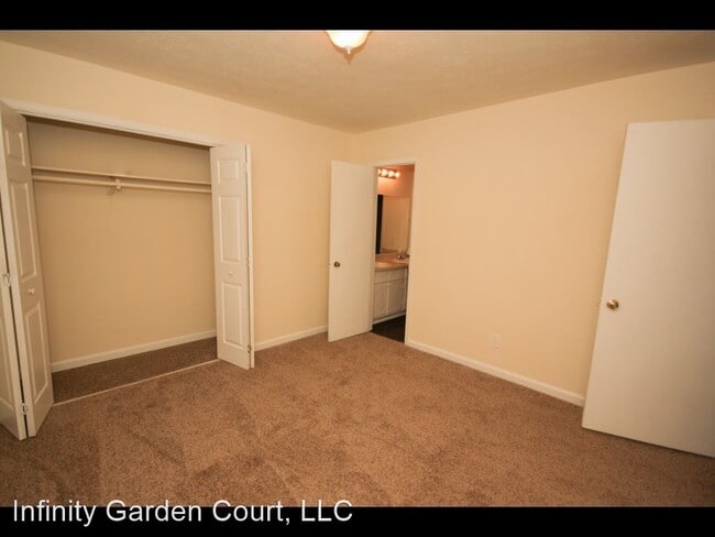 Building Photo - 2 br, 1 bath Apartment - 4060 Janice Drive...