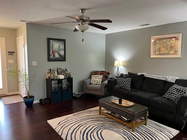 Foto del edificio - 5678 Vinca Ln
