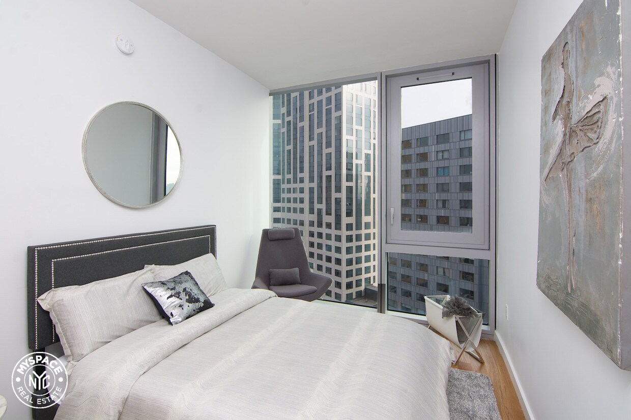 Primary Photo - 436 Albee Square W