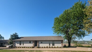 Building Photo - 3 Fox Run Ln