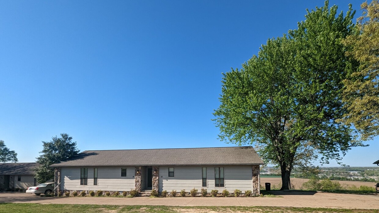 Primary Photo - 2 Bedroom 2 Bathroom Overlooking the White...