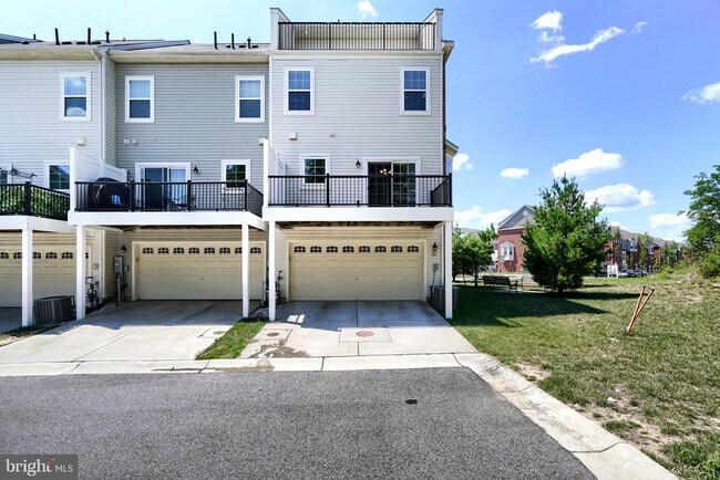 Building Photo - 8016 Blue Stream Dr