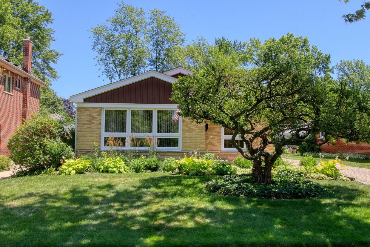 Primary Photo - 3929 Hampton Ave