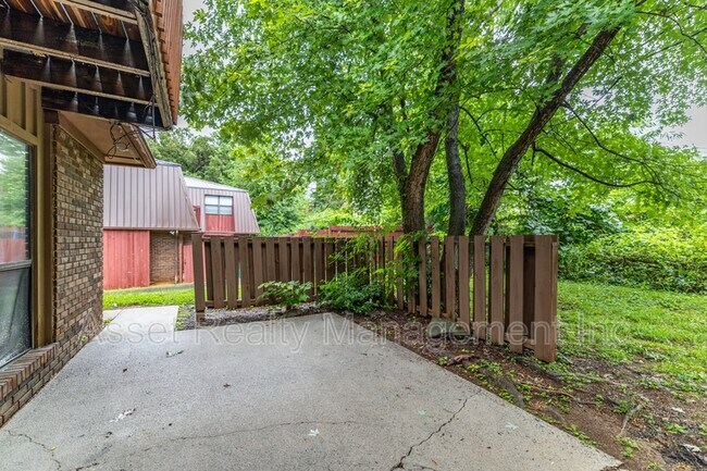 Foto del edificio - 9124 Woodpark Ln NW
