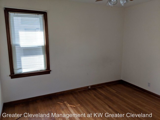Building Photo - 3 br, 1 bath House - 9107 S. Highland Avenue
