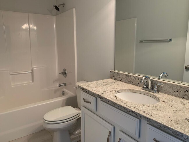 Foto del edificio - End Unit Townhome in Campbell County