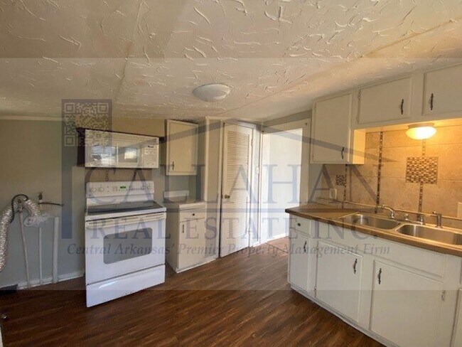 Building Photo - NLR 1 Bedroom Duplex
