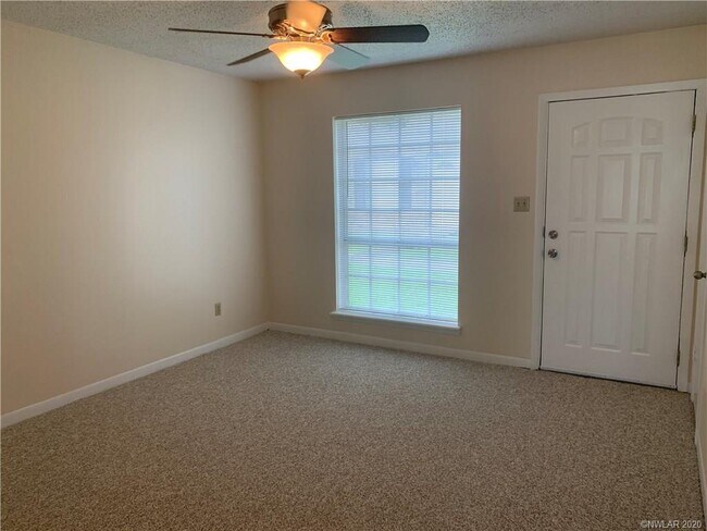 Building Photo - 111 Carriage Square Dr