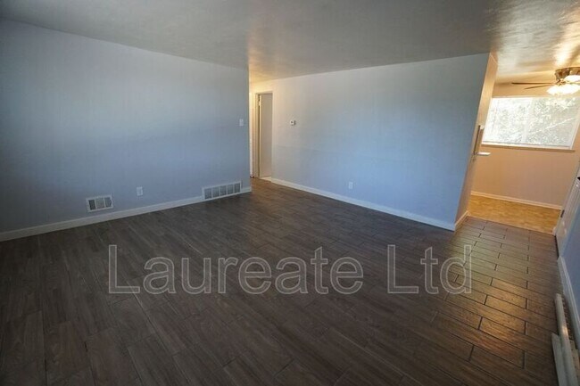 Foto del edificio - 675 Miller Ct