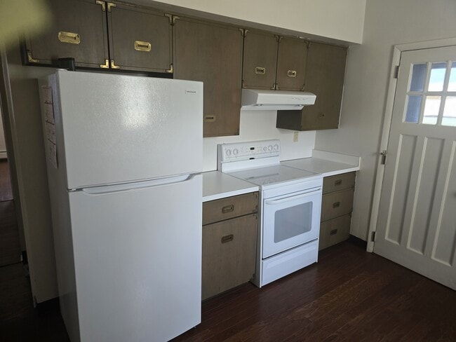 Kitchen - 202 Butler St