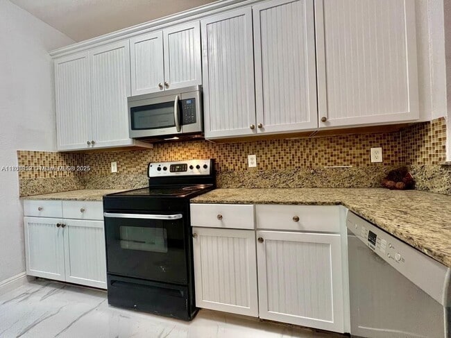 Foto del edificio - 8962 SW 18th St