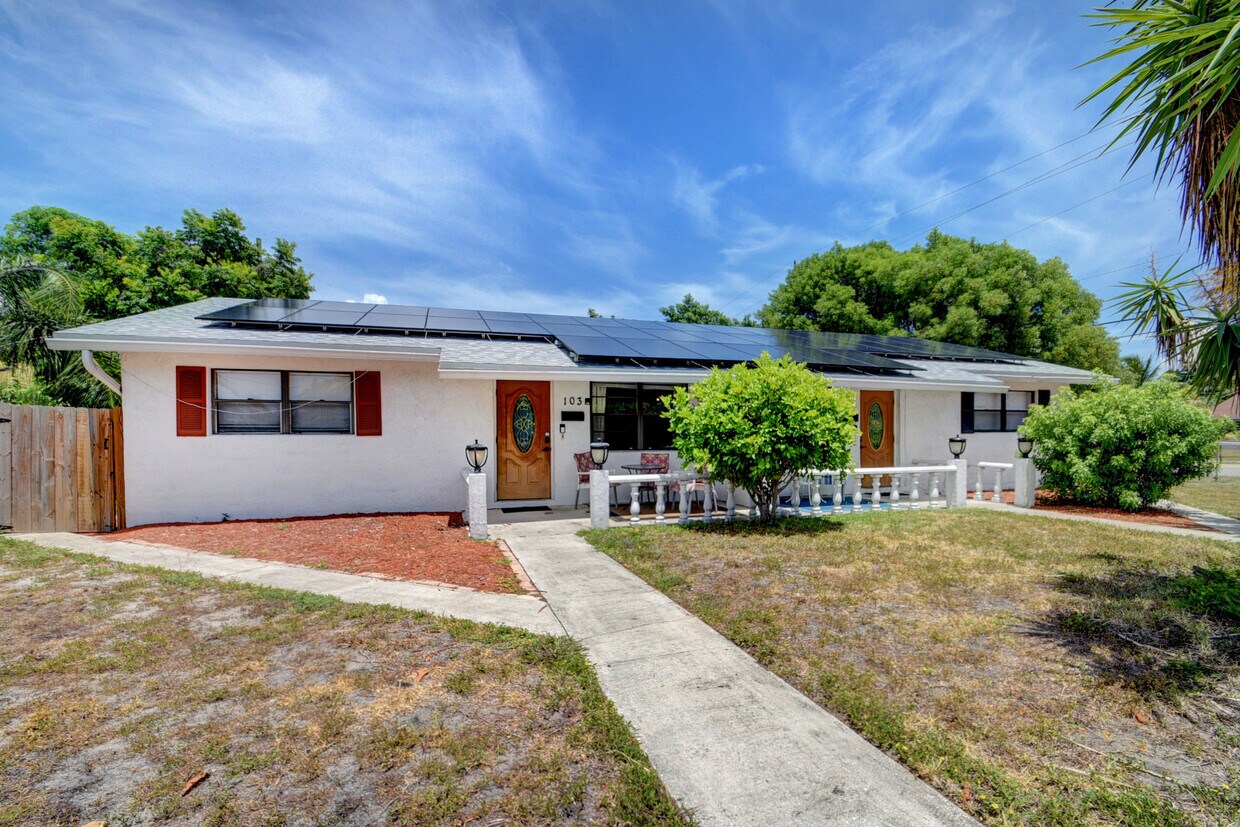 103 SW 10th Ave Unit Main House, Boynton Beach, FL 33435 Condo for