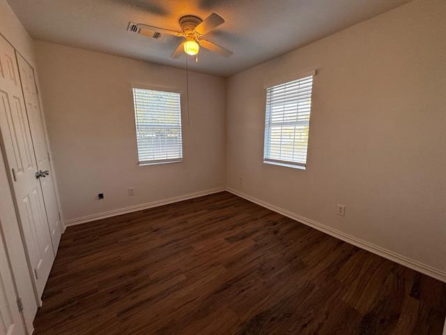 Foto del edificio - 304 S Oak St