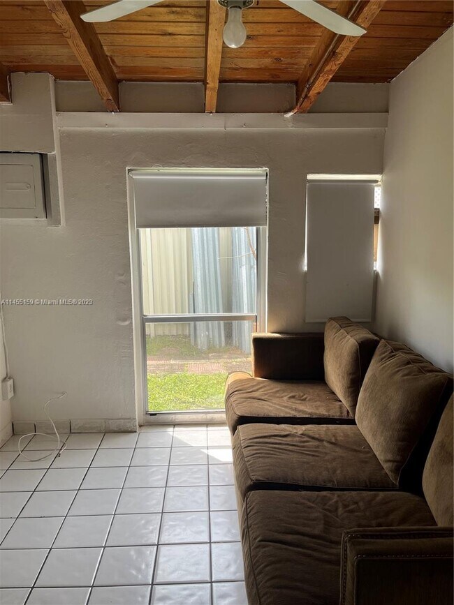 Foto del edificio - 8322 NW 185th St