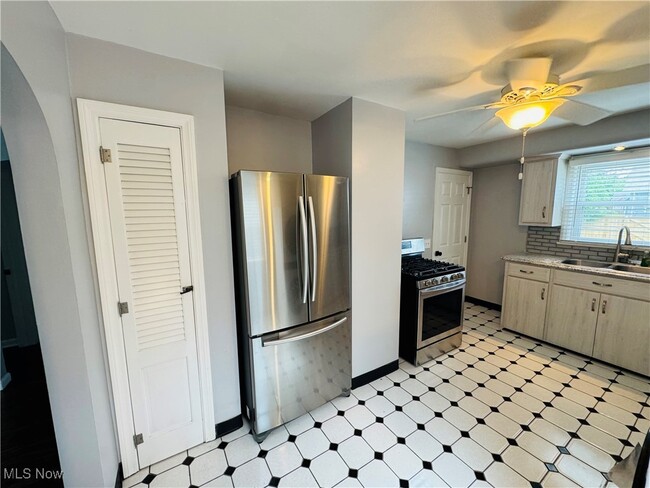 Foto del edificio - 2409 E 32nd St