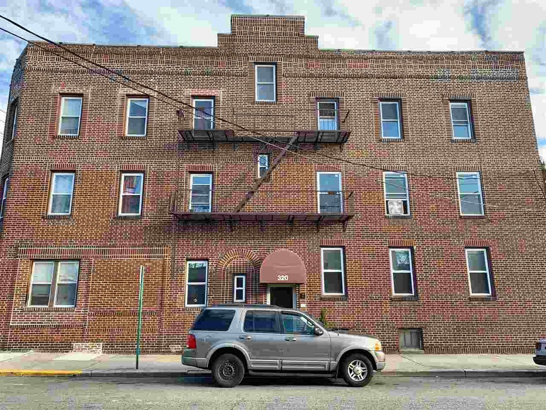 320 9th St, Fairview, NJ 07022 House Rental in Fairview, NJ