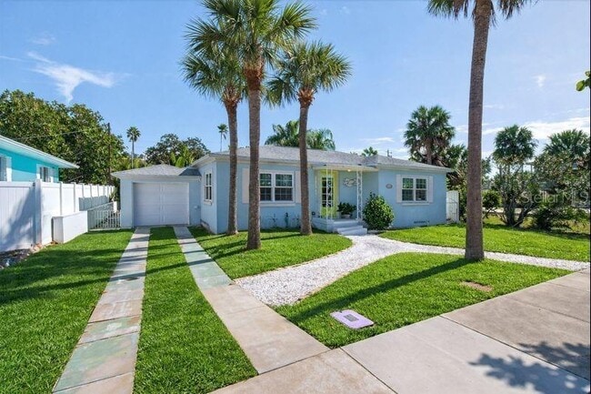 Building Photo - 741 Lantana Ave
