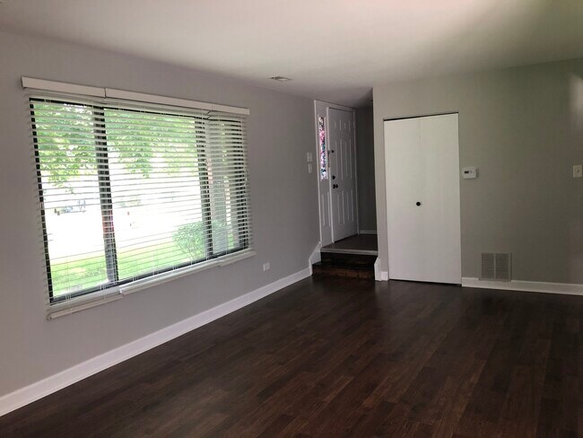 Building Photo - 16140 Apple Ln