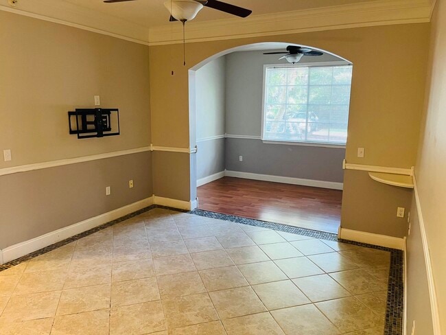 Building Photo - 6101 Myrtlewood Cir W