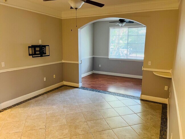 Foto del edificio - 6101 Myrtlewood Cir W