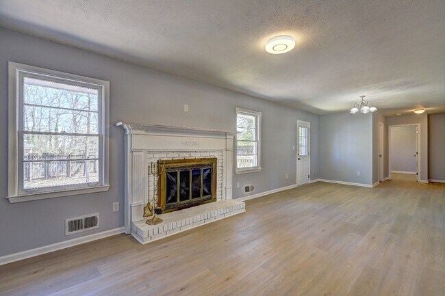 Foto del edificio - 469 Dogwood Dr