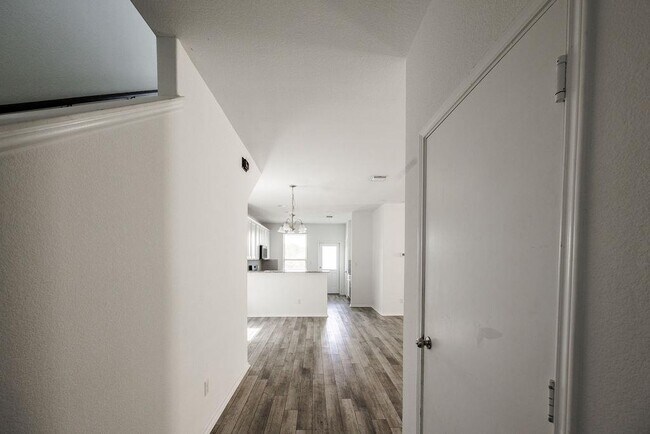 Foto del edificio - 448 English Oak St