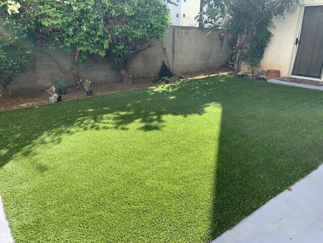 Foto principal - 14948 Moorpark St