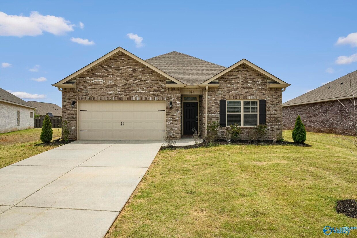 Primary Photo - 122 River Haven Dr