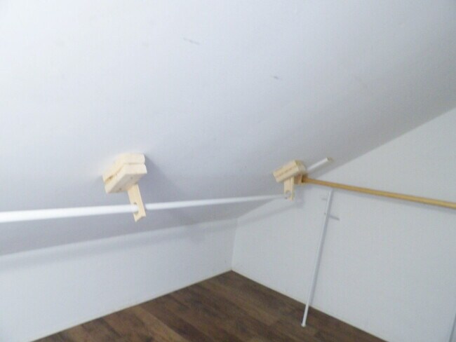 Foto del edificio - 1 Bed + Extra Room Upper Level Unit in East Harriet Duplex