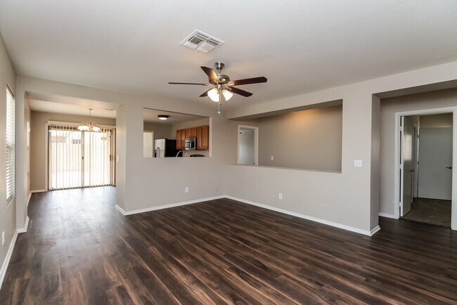 Foto del edificio - 2299 E Peach Tree Dr