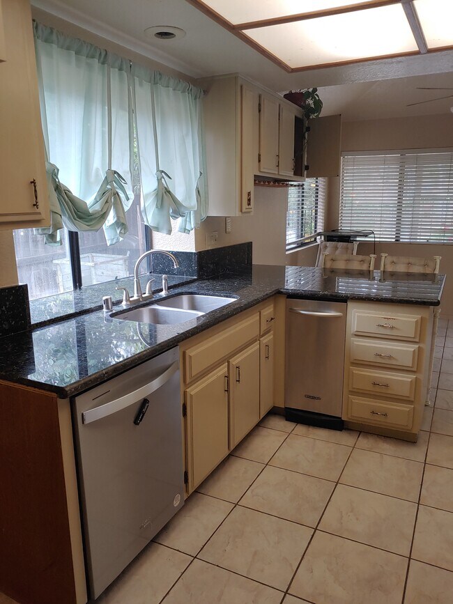 Kitchen - 1711 Calle de Oro