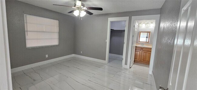 Foto del edificio - 606 SE 13th Ct