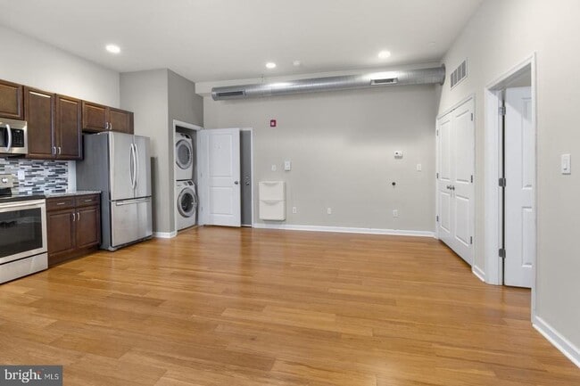 Building Photo - 2418 Frankford Ave