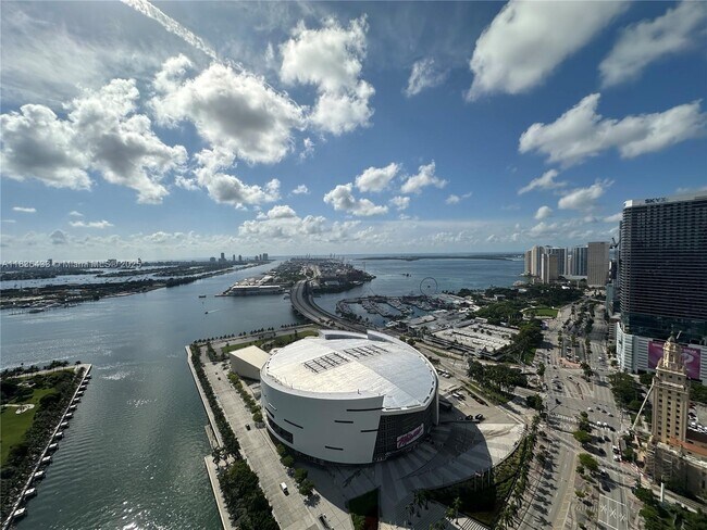 Foto del edificio - 888 Biscayne Blvd